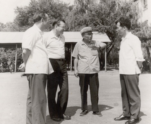 李薰與科學(xué)家在一起